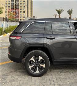 جیپ گراند شیرۆکی